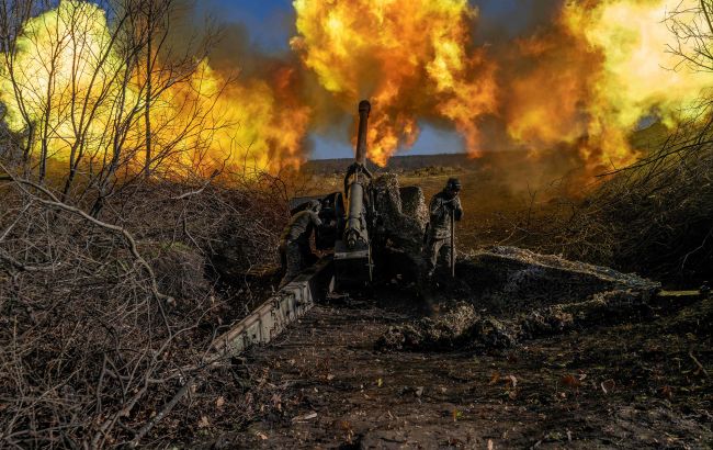 Українські військові знищили гелікоптер росіян за допомогою артилерії (відео)
