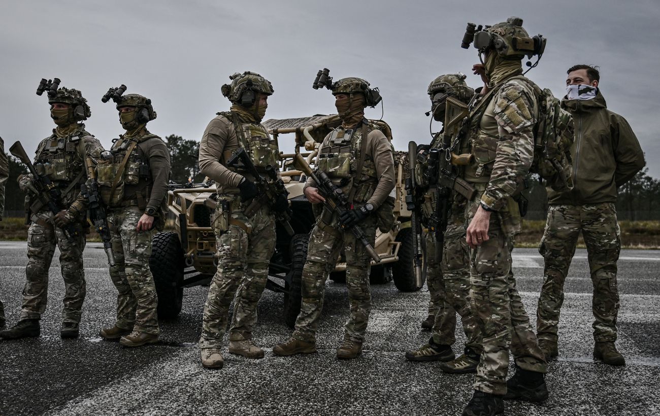 Во Франции открыли огонь по дронам над базой атомных подводных лодок, - СМИ