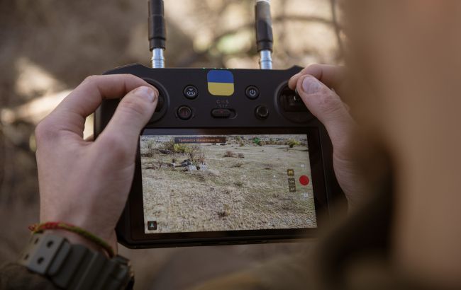 Школярів навчать керувати FPV-дронами: МОН затвердило оновлений "Захист України"