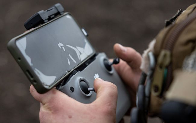 Бійці ССО знищили станцію РЕБ та БК росіян у Херсонській області: відео ударів