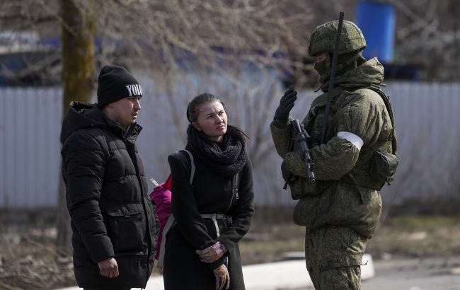 Россияне на оккупированных территориях вербуют детей в "Юнармию"