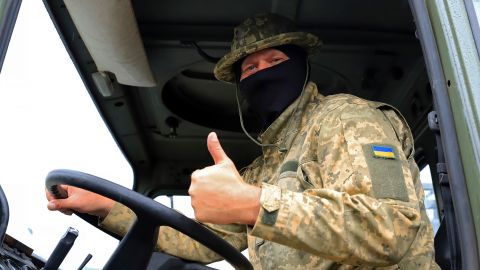 Ворог зазнає втрат, місто не оточене: у ЗСУ розповіли про ситуацію в районі Авдіївки