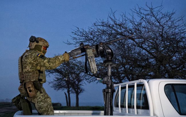 У Києві чути вибухи на тлі атаки дронів. Працює ППО (відбій)