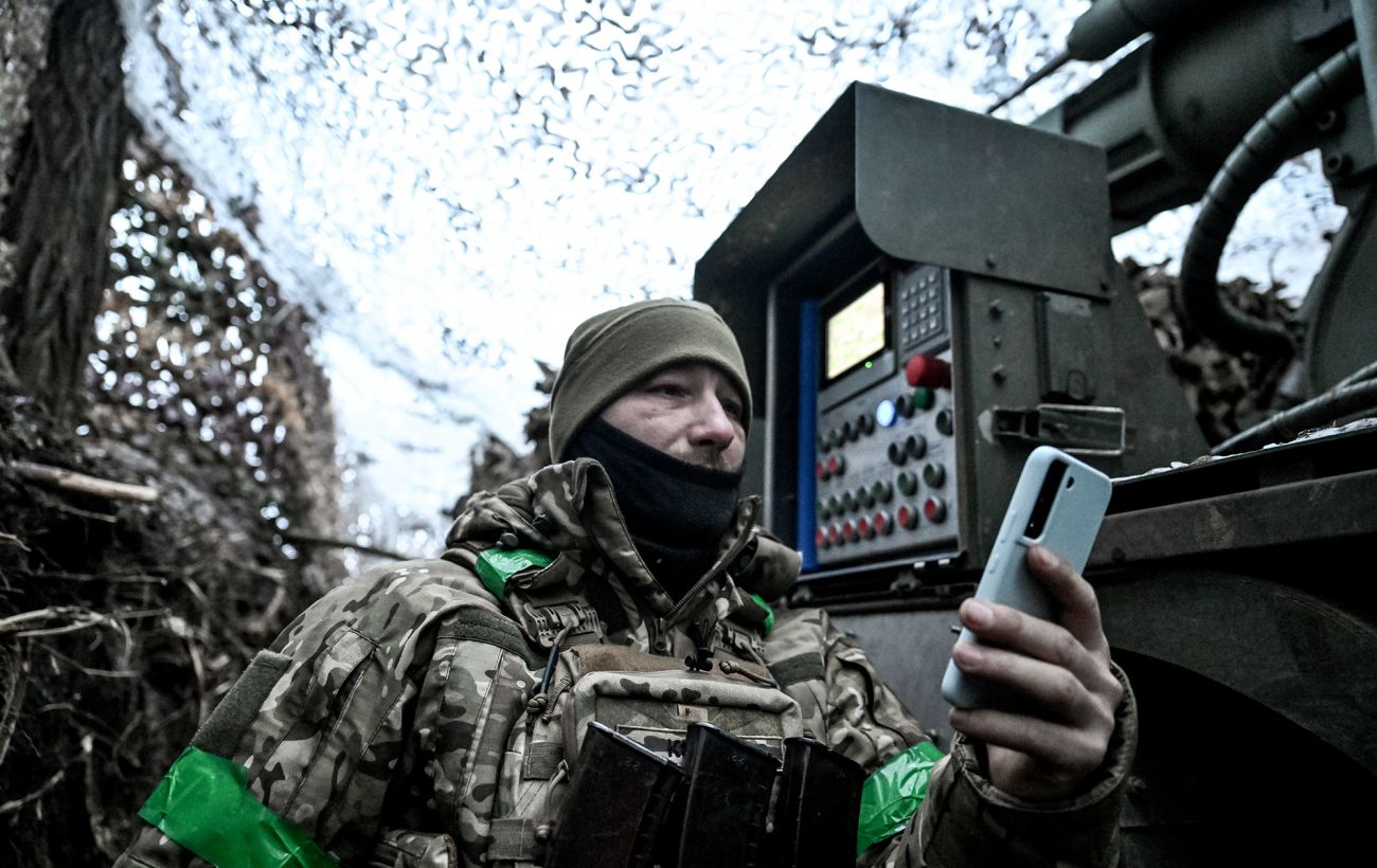 Обмеження на використання особистих телефонів військовими у зоні бойових дій
