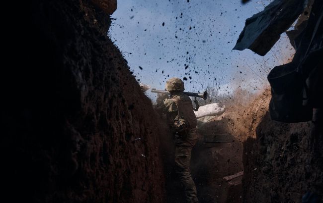 Бой за "дорогу жизни". Украинские защитники показали, как штурмуют позиции россиян