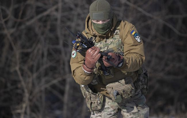Прикордонники за допомогою дрона знищили групу окупантів в Харківській області (відео)