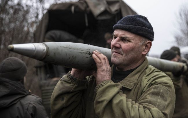 ВСУ уничтожили два склада боеприпасов РФ и отбили более 40 атак на Донбассе, - Генштаб