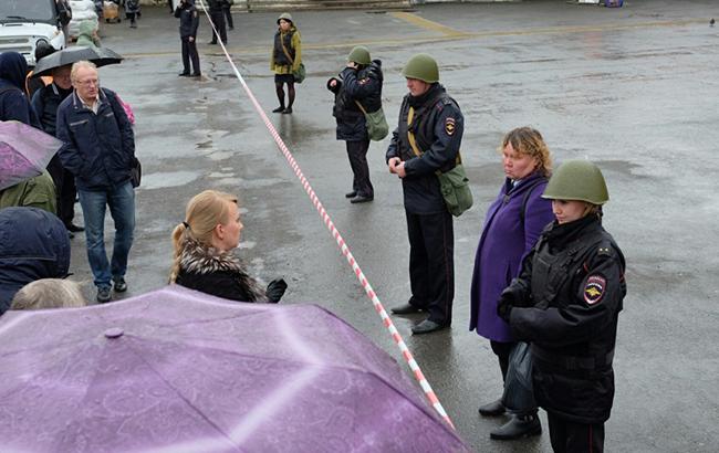 В крупных городах РФ прошла массовая эвакуация из-за сообщений о заложенных бомбах