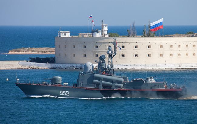 В РФ заявили о сопровождении двух украинских кораблей у берегов Крыма