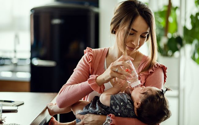 Чи можна дітям до 6 місяців давати воду: це корисно знати батькам