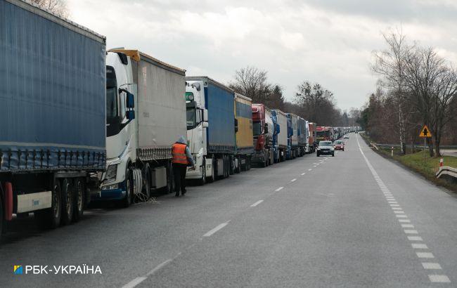 У Польщі протестувальники висипали на дорогу зерно з українських фур