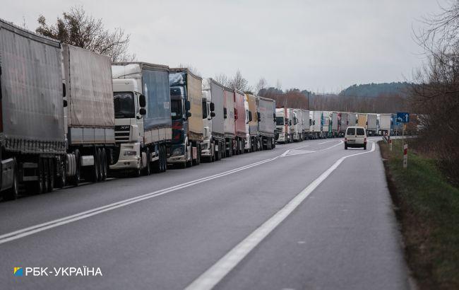 В обход блокады. Первые грузовики отправились из Польши по железной дороге в Украину