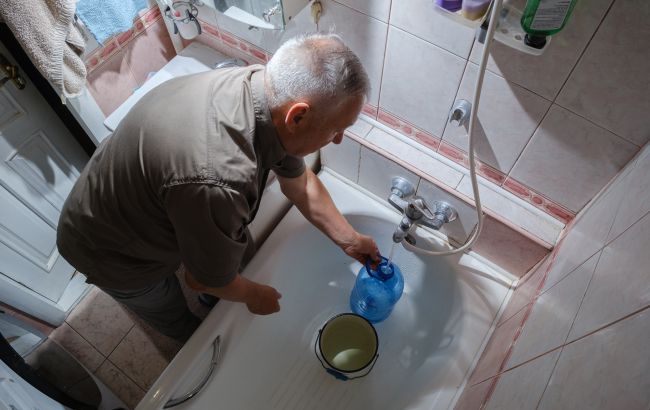 Оккупанты вдвое повышают тарифы на воду в Мариуполе на фоне дефицита