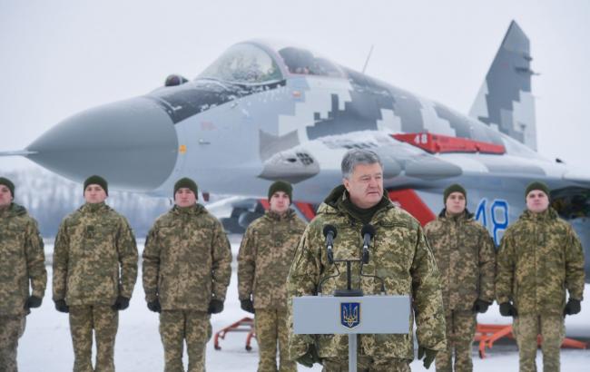 Украина окружена 80-тысячной группировкой российских военных, - Порошенко