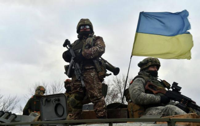 В зоні АТО поранені троє українських військових, - штаб