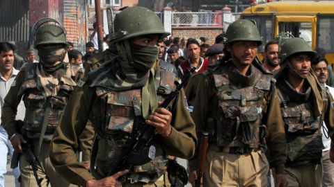 "Нетоварное соседство". Как и чем торгуют между собой враждующие страны