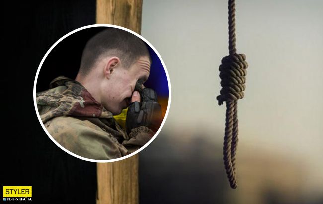 Під Києвом чоловік виявив у своєму будинку повішеного військового