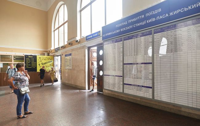 Укрзализныця напомнила про возможность покупать билеты с 50% скидкой: как это сделать