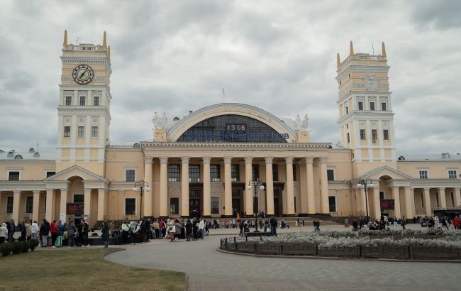 На вокзалі в Харкові утворилися черги: УЗ назвала причину та пояснила нові правила контролю