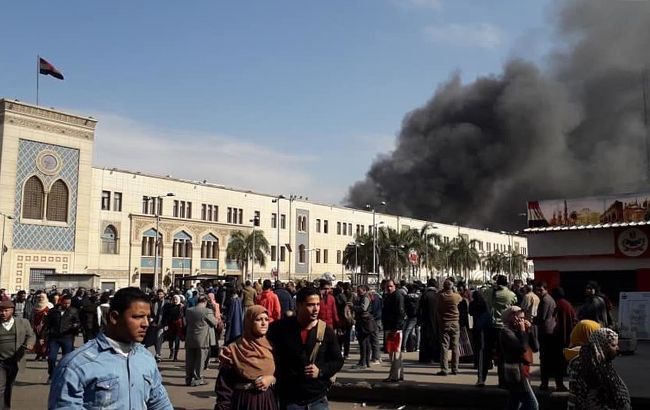 В Египте назвали причину крушения поезда на вокзале Каира