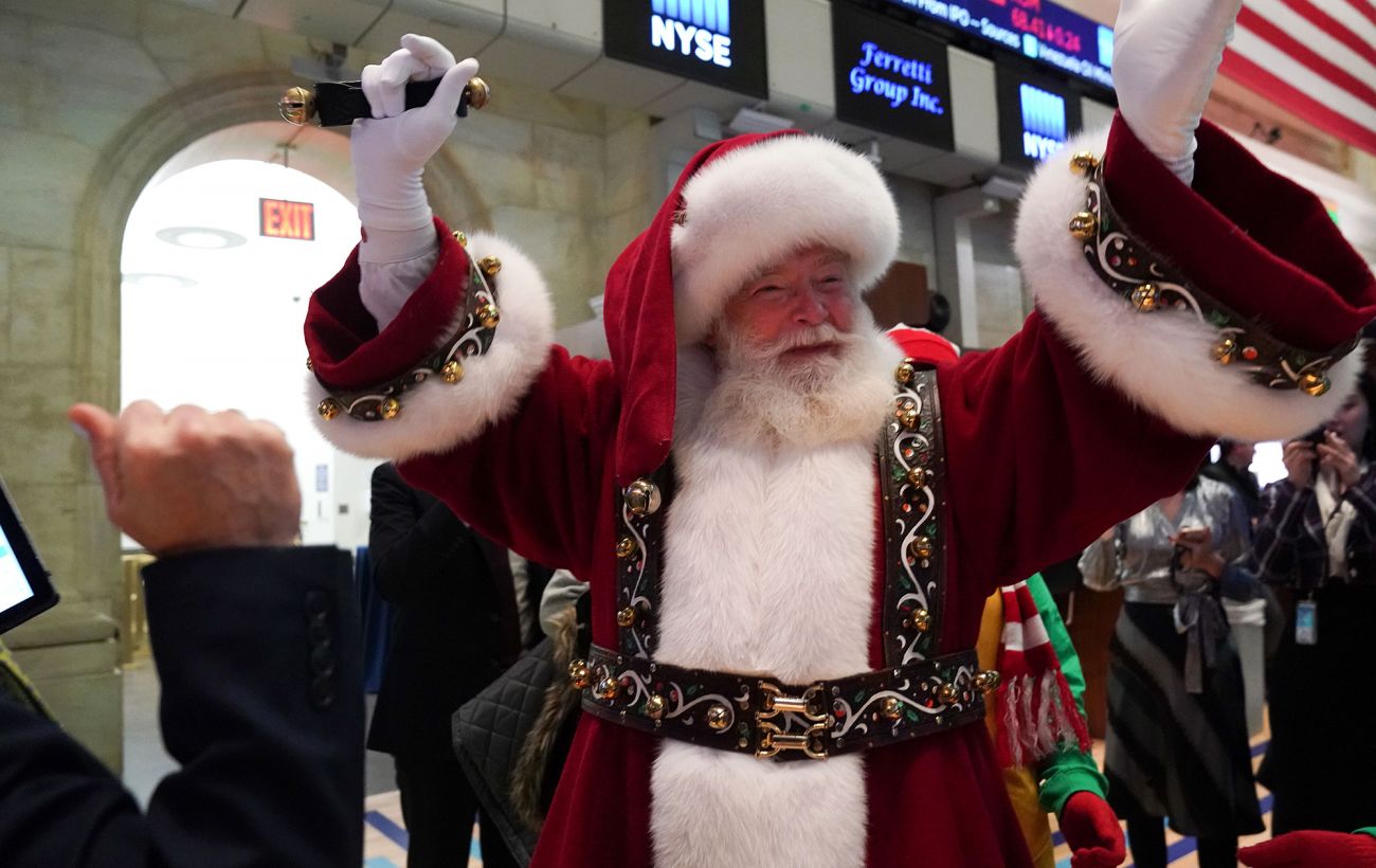 Уже 70 років на радарах: військові США та Канади знову стежили за різдвяним турне Санти