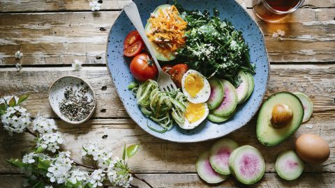 Густые и красивые: названы продукты, которые ускоряют рост волос