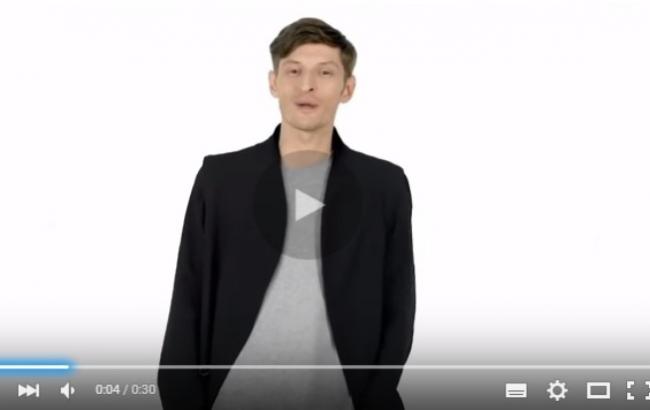 Павел Воля дискриминировал женщин по размеру груди в пошлой рекламе ICQ