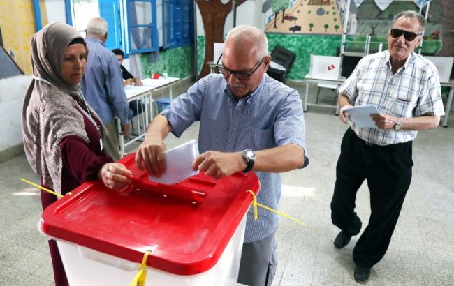 В Тунисе на выборах президента побеждает независимый кандидат