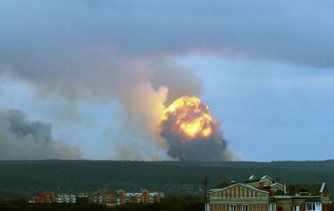 В России из-за взрывов на военном складе эвакуируют 10 тыс. человек