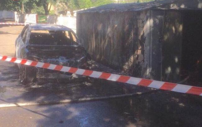 В Киеве на бульваре Верховного Совета взорвался автомобиль