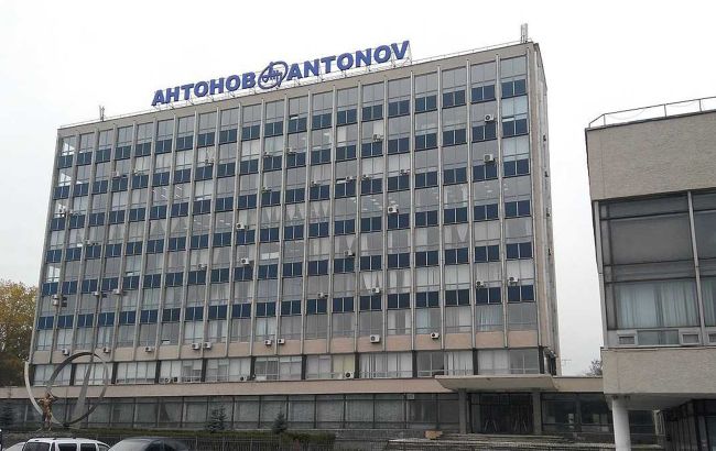 Растрата средств завода "Антонов": двум лицам сообщили о подозрении