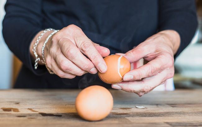 Як очистити варені яйця: топ-3 лайфхаки, які зекономлять вам час і нерви