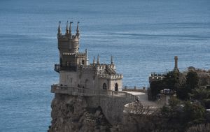 Дерибан Ялти: ставлениця Аксьонова віддає заповідні схили під елітні готелі для росіян, - ЦНС