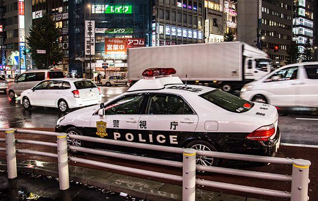 В Токио неизвестный въехал в толпу людей на автомобиле, есть пострадавшие