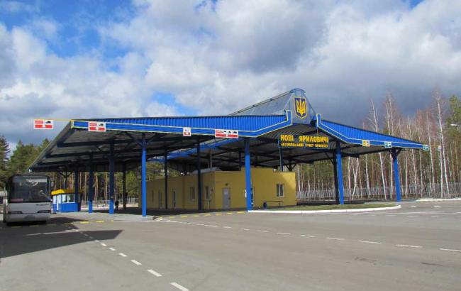Владельцы "евроблях" заблокировали погранпереход на белорусско-украиской границе