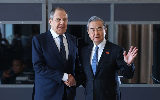 Главы МИД России и Китая обсудили отношения с США и войну в Украине