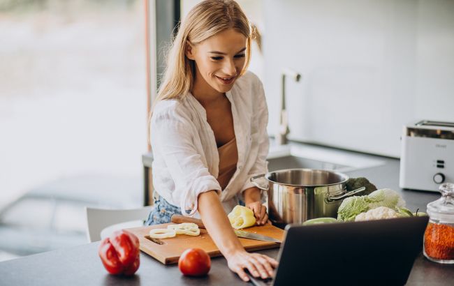 Ошибка, которую делают почти все: популярная приправа, которую нельзя добавлять в начале готовки