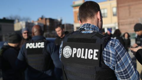 У США завезли десятки мільйонів використаних медичних рукавичок з Таїланду