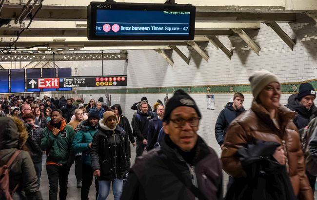 В метро Нью-Йорка сталася стрілянина: є жертва, кілька людей поранено