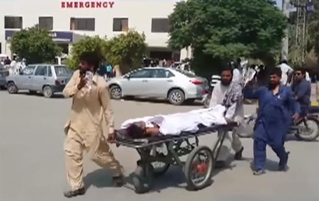 Число погибших от взрыва бензовоза в Пакистане достигло 190