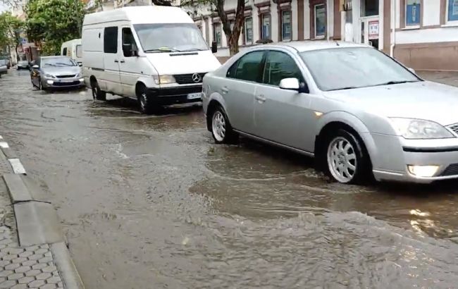 Через бойові дії та дощі: рух між Бердянськом та Запоріжжям закрито