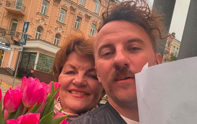 "Самая лучшая". Евгений Клопотенко растрогал редкими фото с мамой