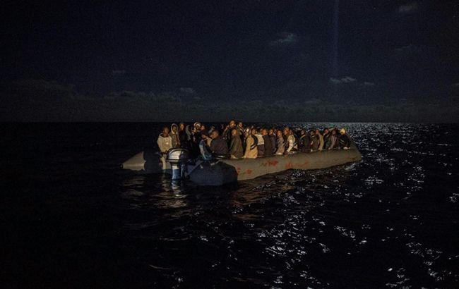 Біля берегів Туніса затонув човен з мігрантами