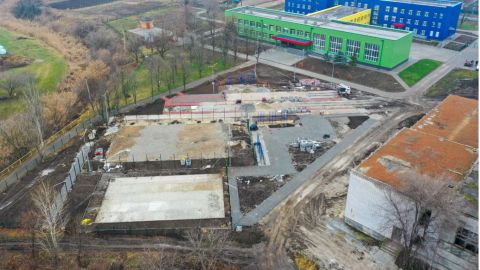 В Томаковке Днепропетровской области строят стадион возле "школы будущего"