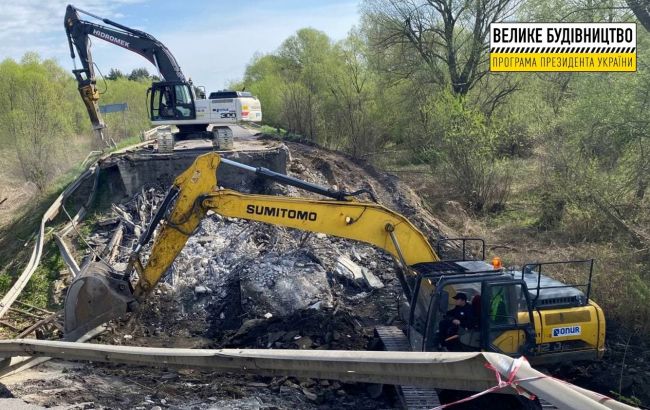 Дорожники почали підготовку до відбудови мосту, що впав у Львівській області, - Кубраков