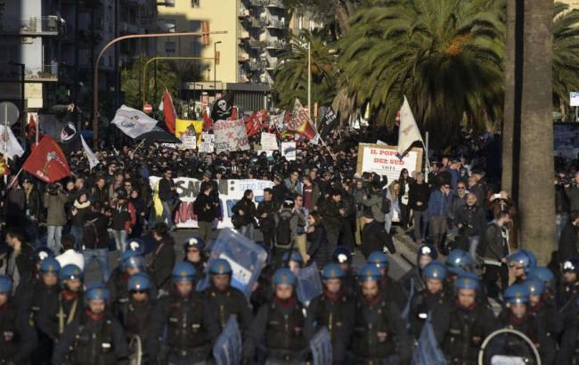 Протести в Неаполі: у результаті сутичок з поліцією постраждали 34 людини
