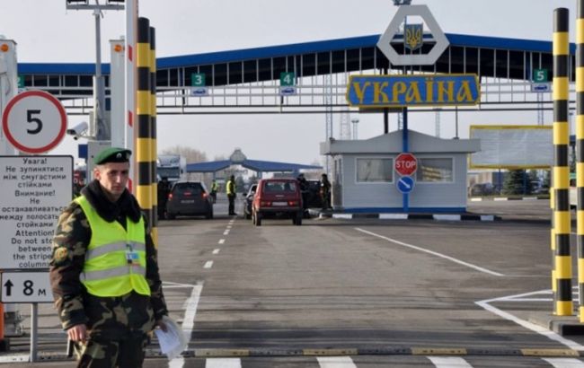 У МІУ роз’яснили процедуру перетину кордону для військовозобов’язаних водіїв