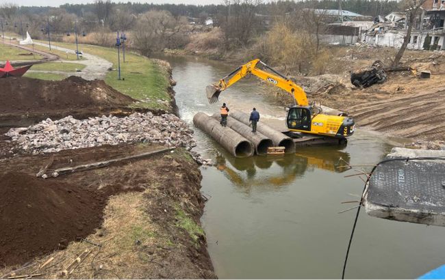 У Київській області "Укравтодор" розчистив вже 29 км траси М-06 Київ-Чоп