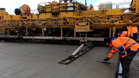 Погода позволила продолжить строительство&nbsp;первого хайвея в Украине