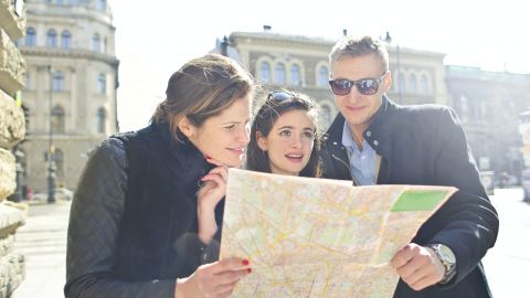 Куди українці можуть поїхати на відпочинок за кордон: експерт назвав список країн